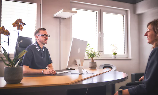 Spanberger-Immobilien begleitet dich für den Verkauf deiner Immobilie von der ersten Beratung bis zum Notartermin.